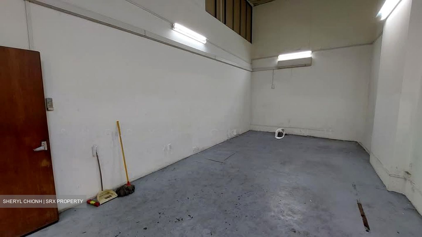 Pioneer Point (D22), Factory #584842001